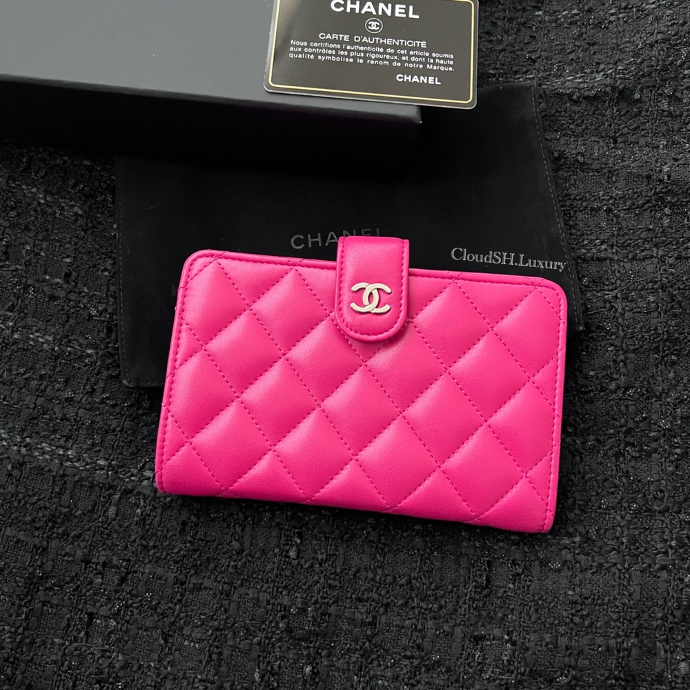 Auth Chanel Pink Lambskin CC Logo Bifold Zip Wallet - Silver Hdw